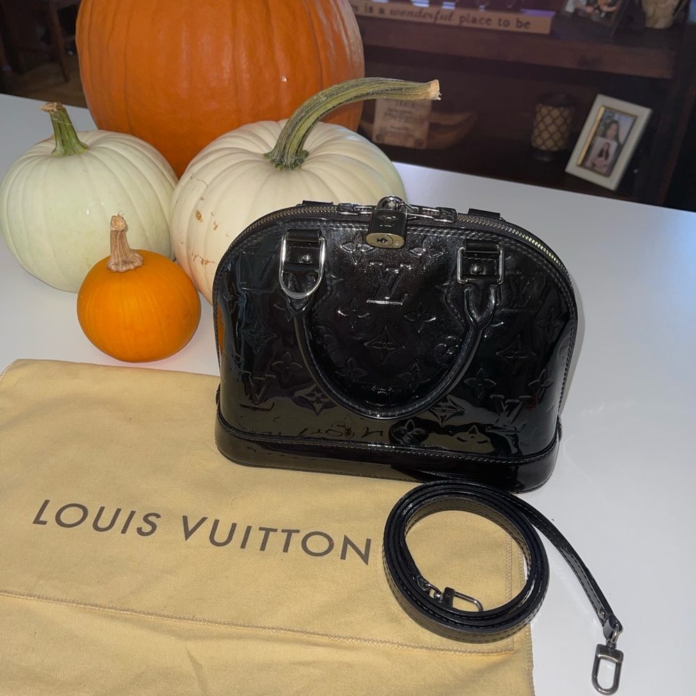 Louis Vuitton Alma BB in so black vernis leather
